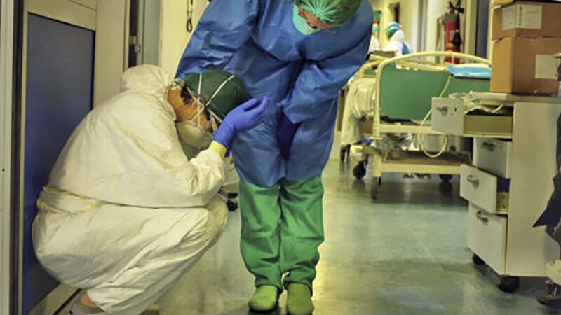 Infermieri presi a calci e pugni. Nursing Up: “ora basta”.